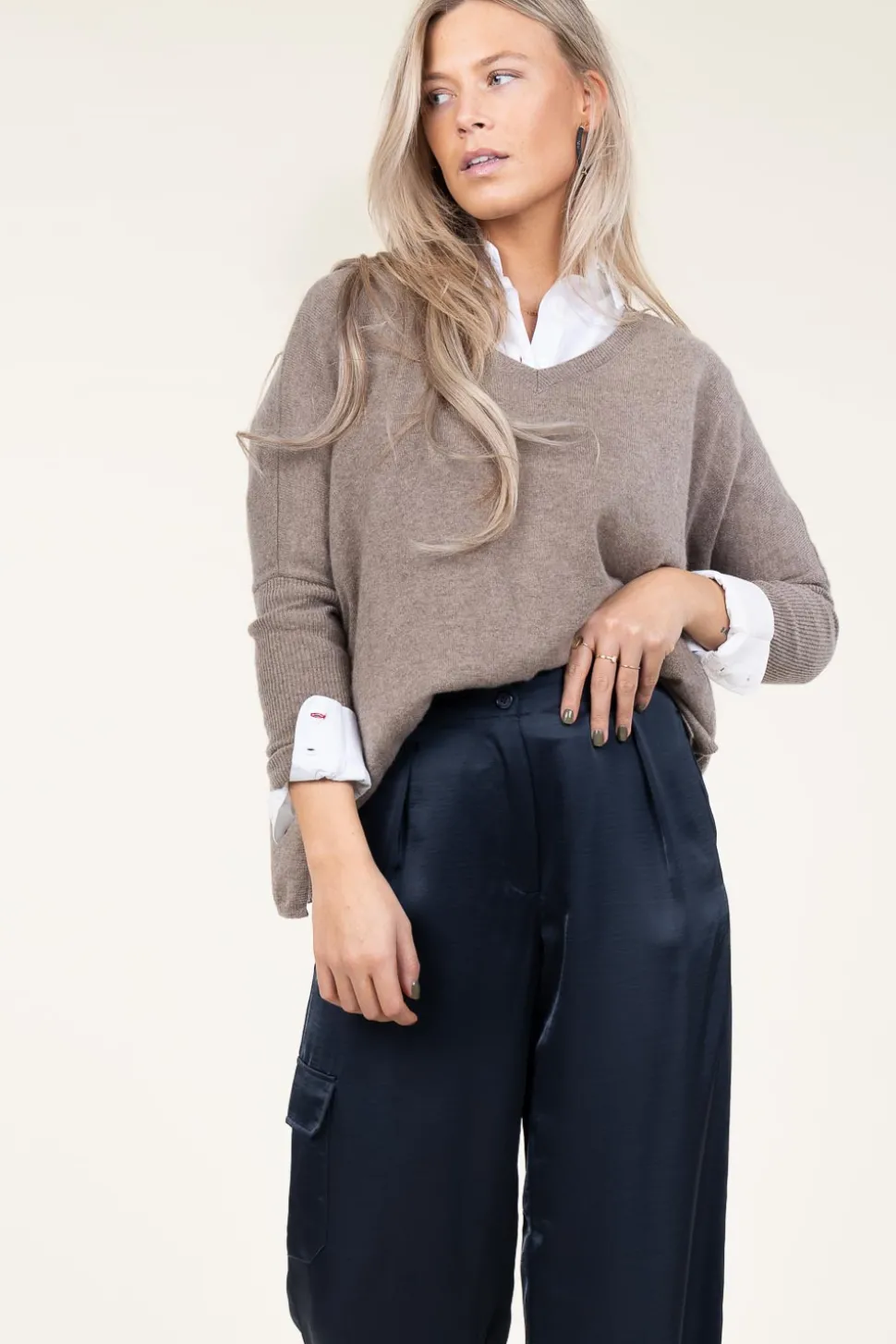 Cashmere Sweater Camille | Beige... | Absolut Cashmere | Little Soho