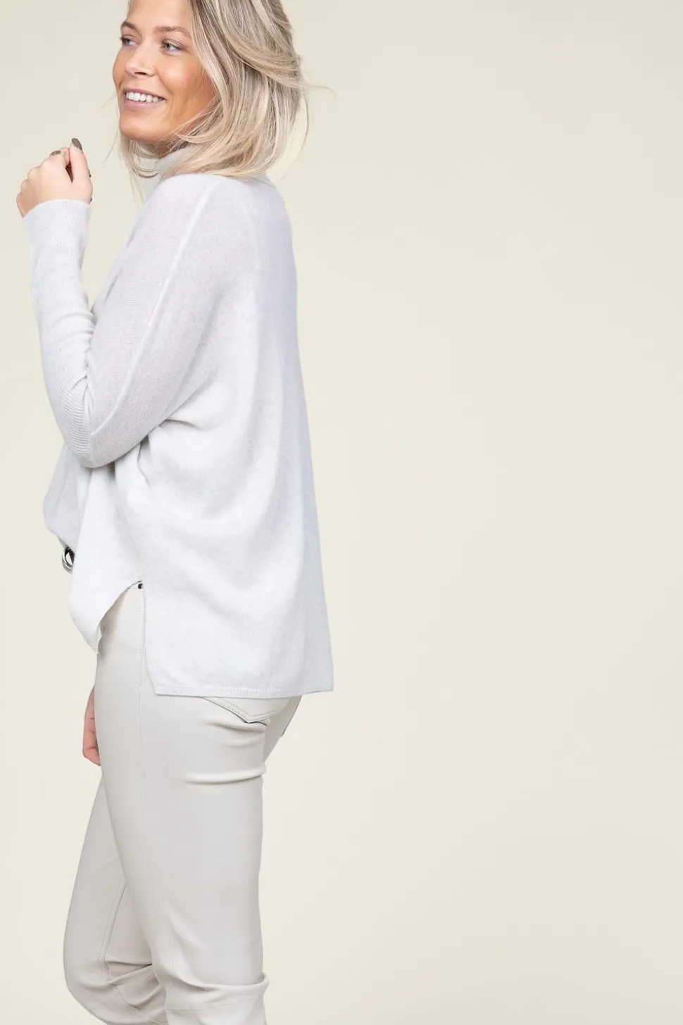 Cashmere Turtleneck Clara | Natural... | Absolut Cashmere | Little Soho