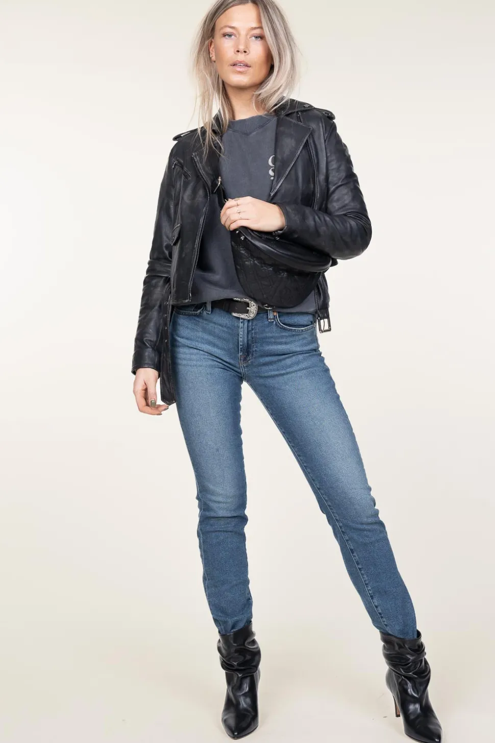 Mid-Waist Straight Jeans Roxanne | Blue... | 7 For All Mankind | Little Soho