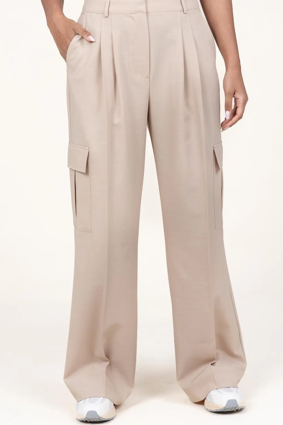 Pleated Cargo Trousers Louise | Beige... | Herskind | Little Soho