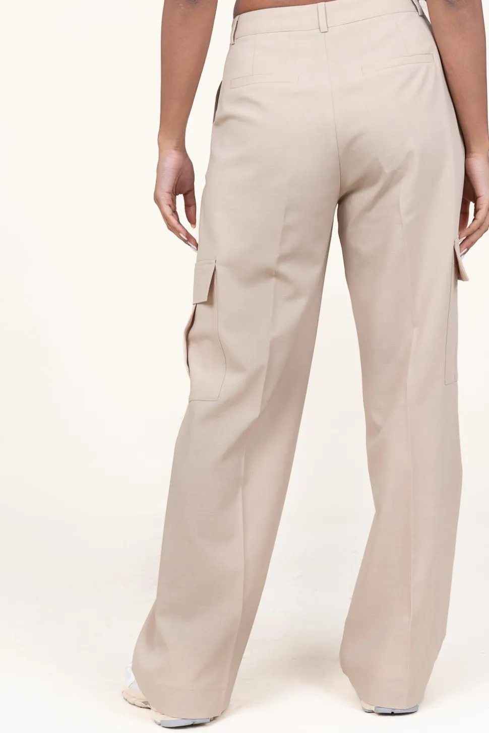 Pleated Cargo Trousers Louise | Beige... | Herskind | Little Soho