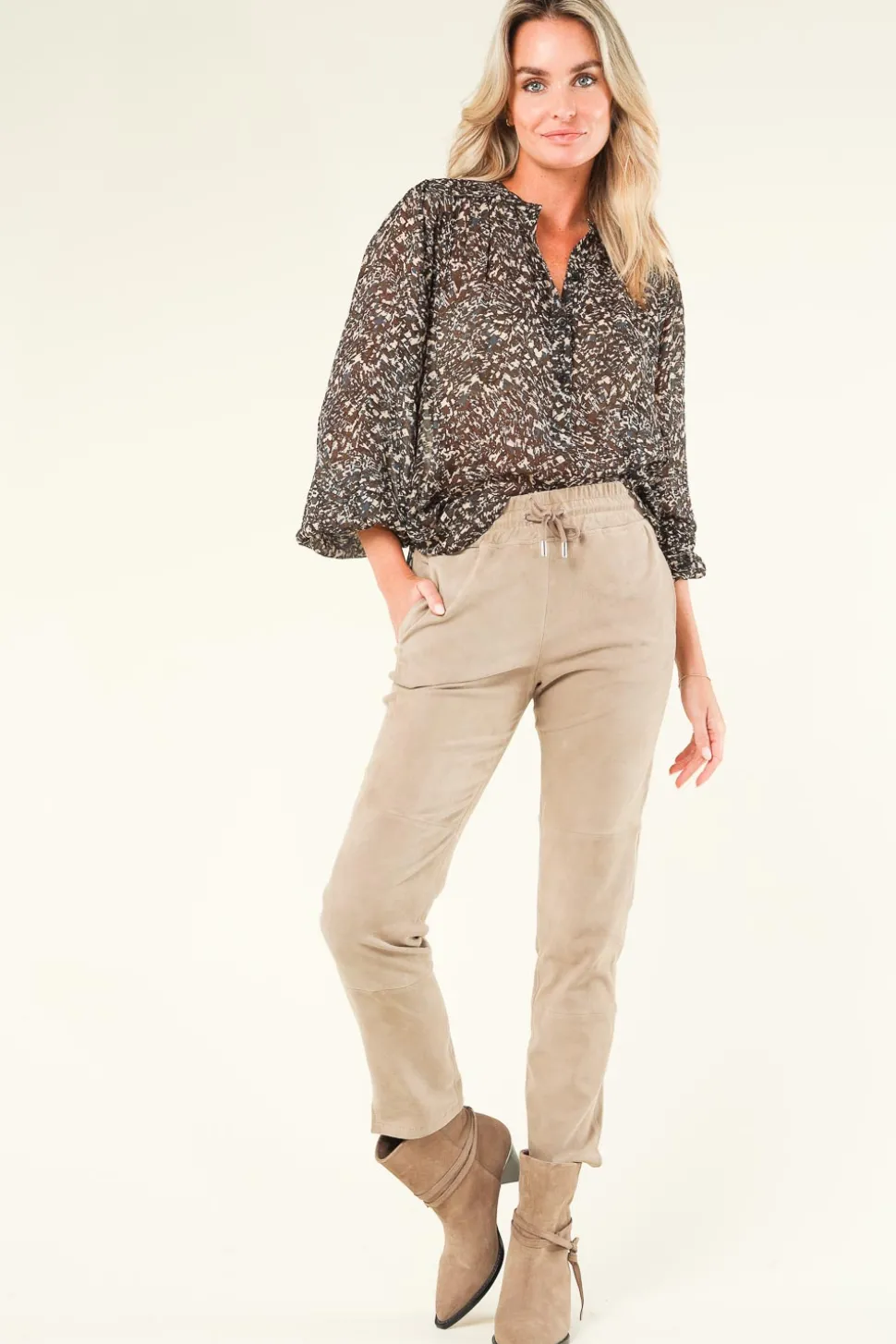 Stretch Suede Jogger Noami | Taupe... | Studio Ar | Little Soho